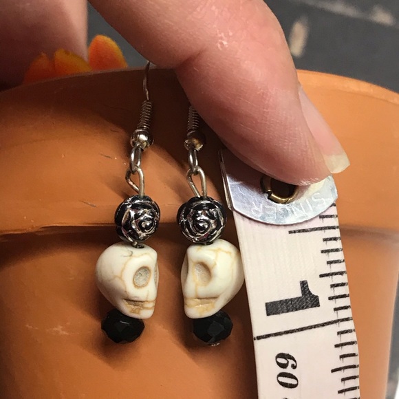 Skulls dangle earrings handmade MunandMe costumes - Picture 6 of 6